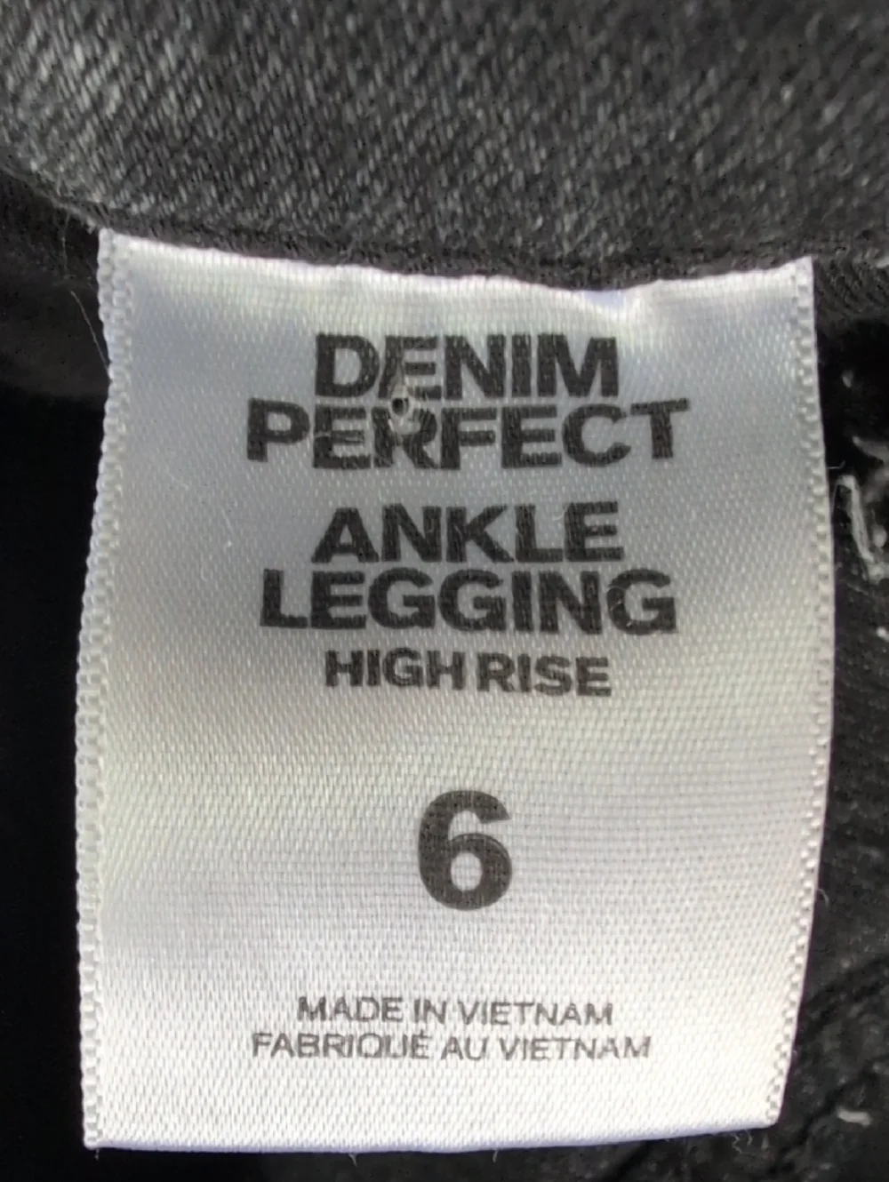 Express Denim Perfect High Rise Ankle Legging Jeans 6            Q219